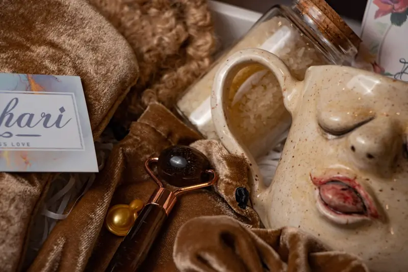 Luxury spa gift set featuring a unique ceramic mug, bath salts, and face roller for a relaxing experience